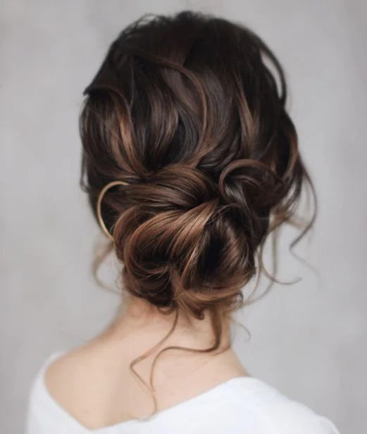 Voluminöses Dutt Haarteil Scrunchie für einen natürlichen, unordentlichen Dutt.