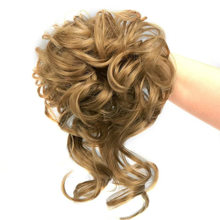 Voluminöser Messy Dutt Haarteil für einen natürlichen, lässigen Look.