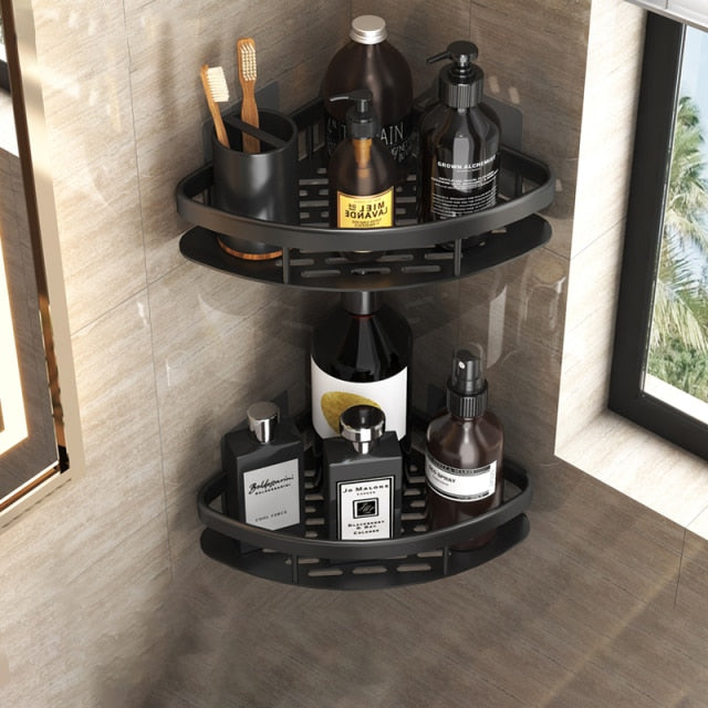 Beladenes bohrfreies Metall Badregal mit Saugnäpfen, elegant und funktional im Badezimmer.