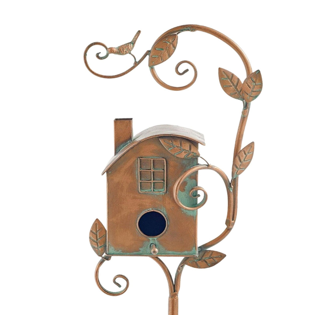 Robustes Metallkunst Futterhaus als Gartenstecker, wetterfeste Outdoor-Dekoration für den Garten.