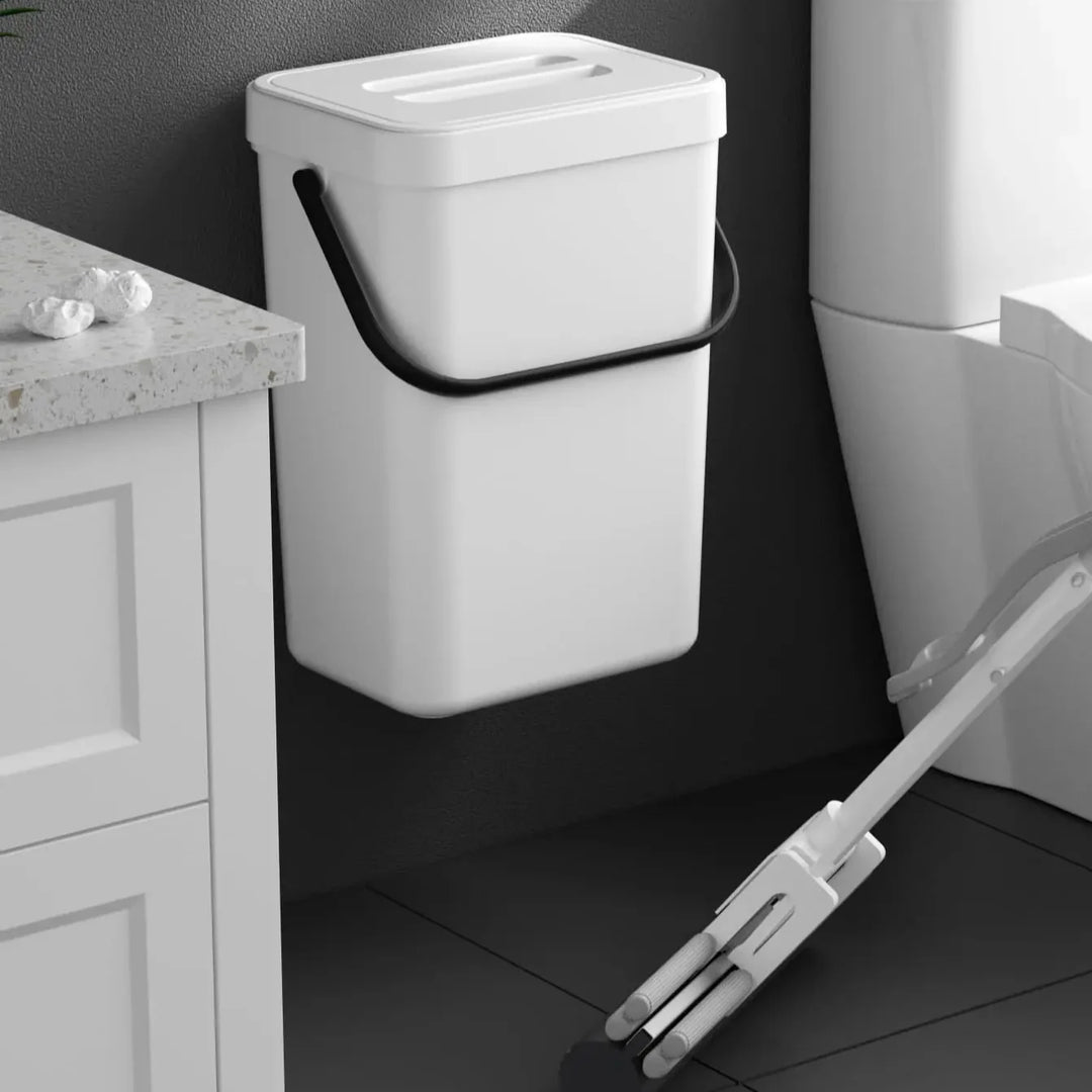 Moderner Mini Mülleimer mit Deckel für Büros oder Arbeitszimmer. Hängend oder wandmontierbar, für mehr Ordnung.