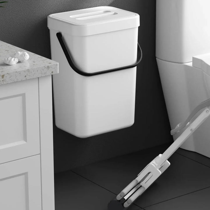 Moderner Mini Mülleimer mit Deckel für Büros oder Arbeitszimmer. Hängend oder wandmontierbar, für mehr Ordnung.