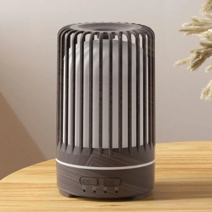 Flüsterleiser Mini Ultraschall Aroma Diffuser mit LED-Licht; schafft eine entspannende Atmosphäre durch Duft.
