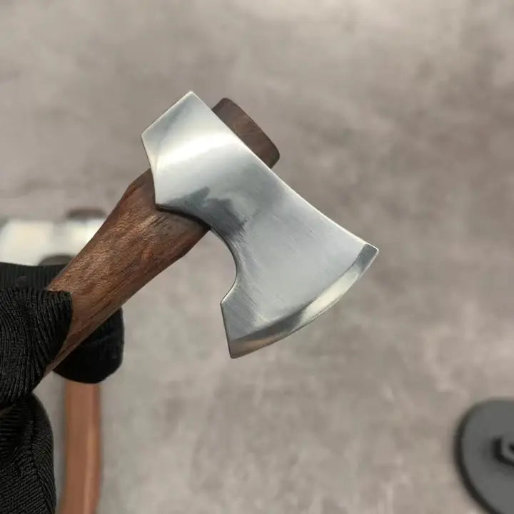 Originelle Geschenkidee für Männer: Mini-Dekoraxt aus Holz & Metall. Einzigartiges Design, ideal für Sammler.