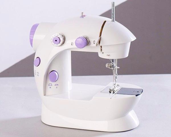 Elektrische Multifunktions-Nähmaschine im Mini-Format. Ideal für Haushaltsnähen, DIY und Ausbesserungen von Kleidung.