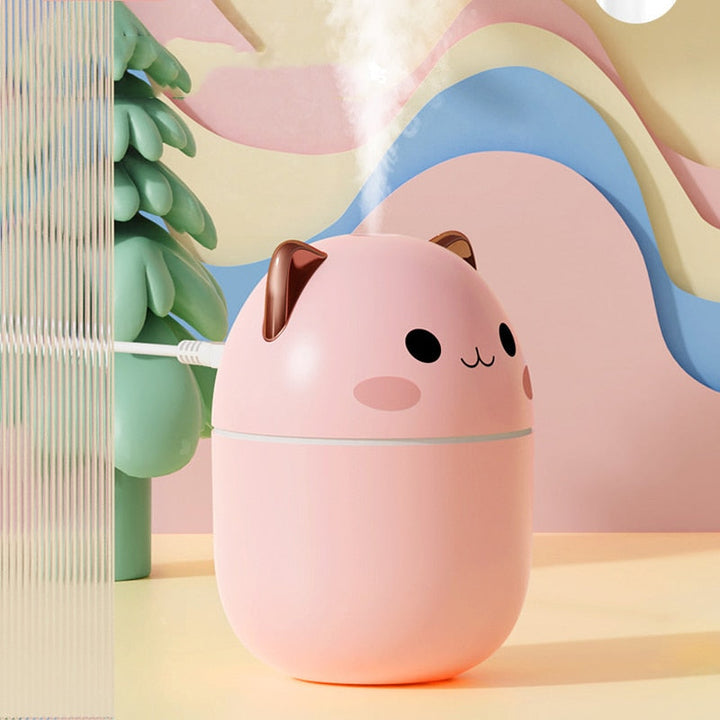 Moderner Mini-Luftbefeuchter als Wohnaccessoire mit beruhigendem Nachtlicht für jedes Zimmer.