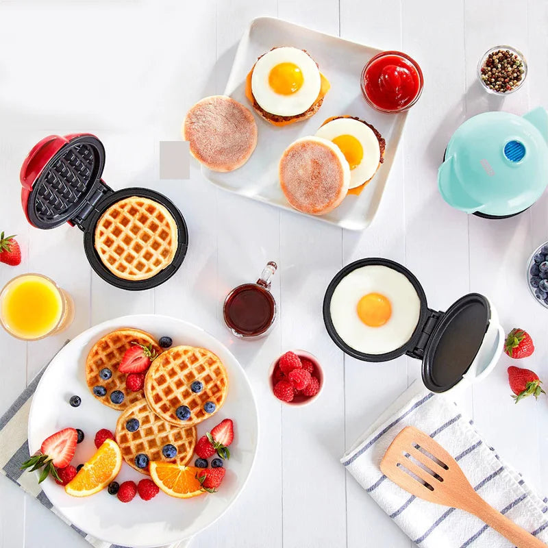 Praktisches Mini Waffeleisen als Geschenk. Kompakter elektrischer Waffelmaker für alle Backfans und Frühstücksliebhaber.