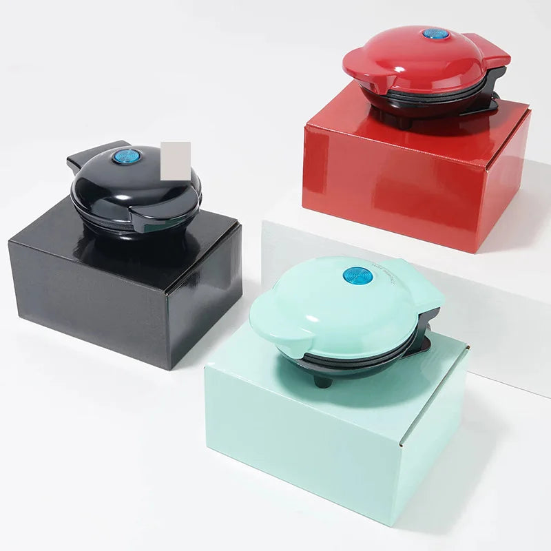 Stapel frischer Mini-Waffeln, zubereitet mit dem kompakten Waffeleisen. Perfekt für Backen, Desserts & gemütliches Frühstück.