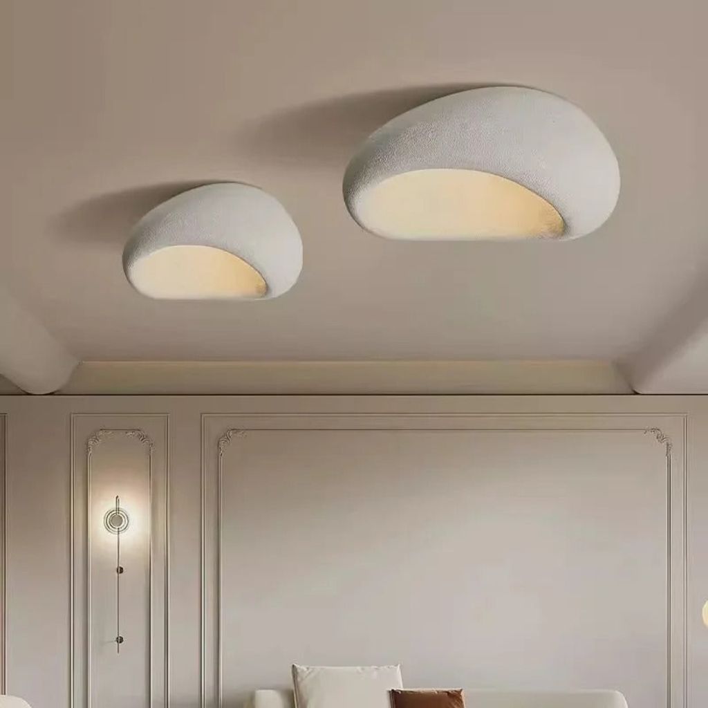 Runde Kunstharz Deckenlampe in minimalistischem Design, ideal für sanfte Beleuchtung im Wohnbereich.