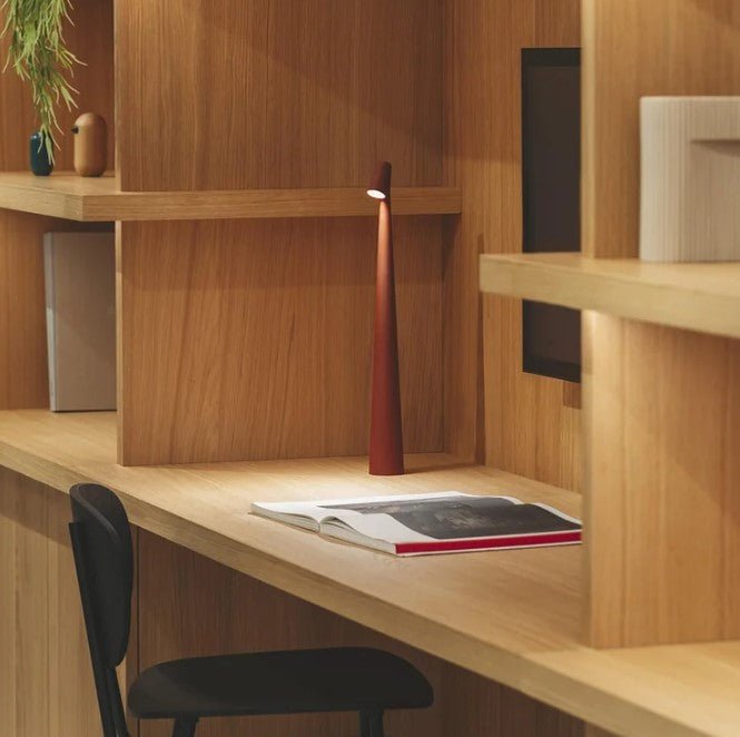 Stilvolle, drahtlose LED Stimmungsleuchte, dimmbar, im minimalistischen Nordic Design als modernes Wohnaccessoire.
