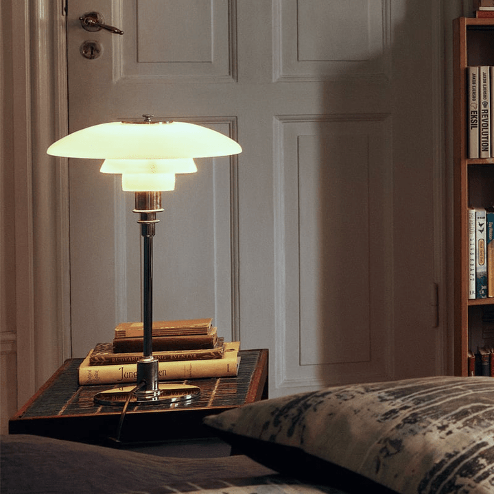 Moderne dimmbare LED Akzentlampe für Tische, aus hochwertigem Glas & Metall, ideal für stilvolles Ambiente.