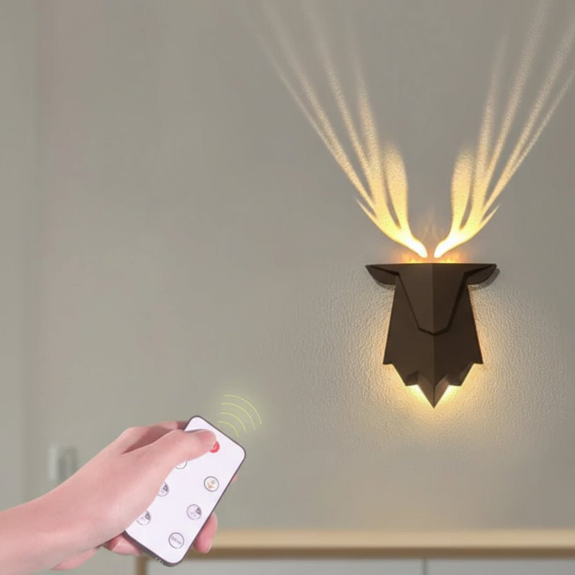 Elegante minimalistische Hirsch-Wandleuchte, LED dimmbar, als dekorative Schlafzimmerlampe mit Fernbedienung.