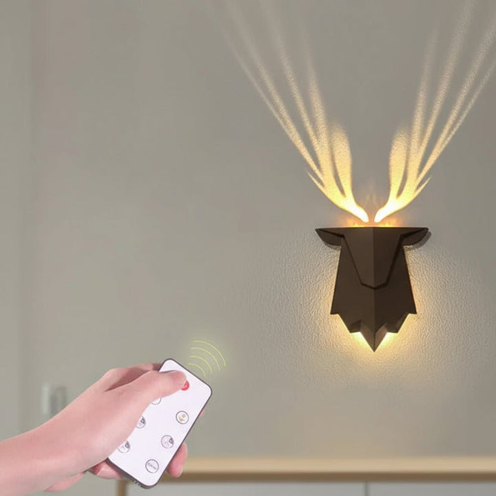 Elegante minimalistische Hirsch-Wandleuchte, LED dimmbar, als dekorative Schlafzimmerlampe mit Fernbedienung.