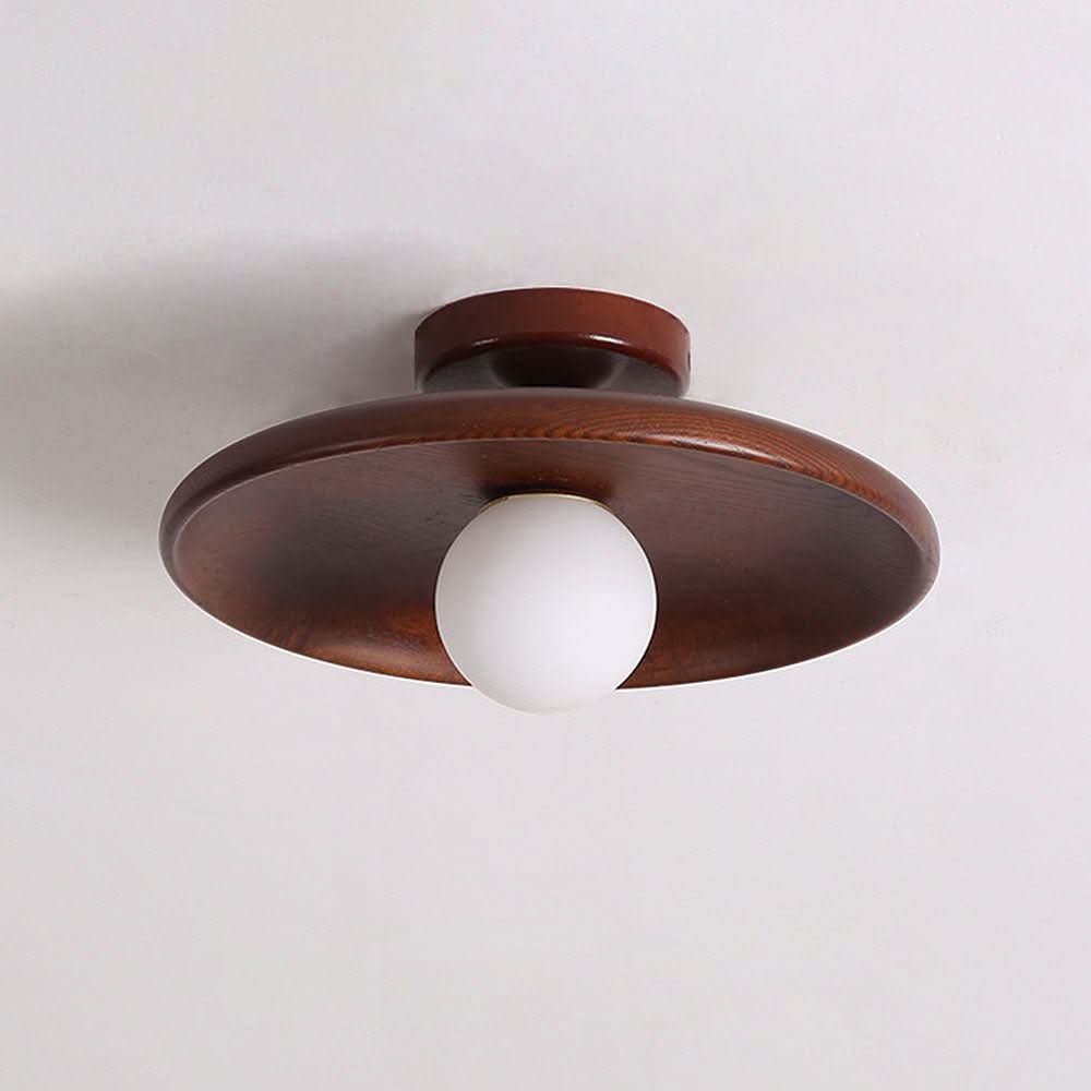 Moderne Deckenleuchte im Wohnzimmer. Minimalistische Holz-Deckenlampe Skandinavischer Stil schafft gemütliches Ambiente.