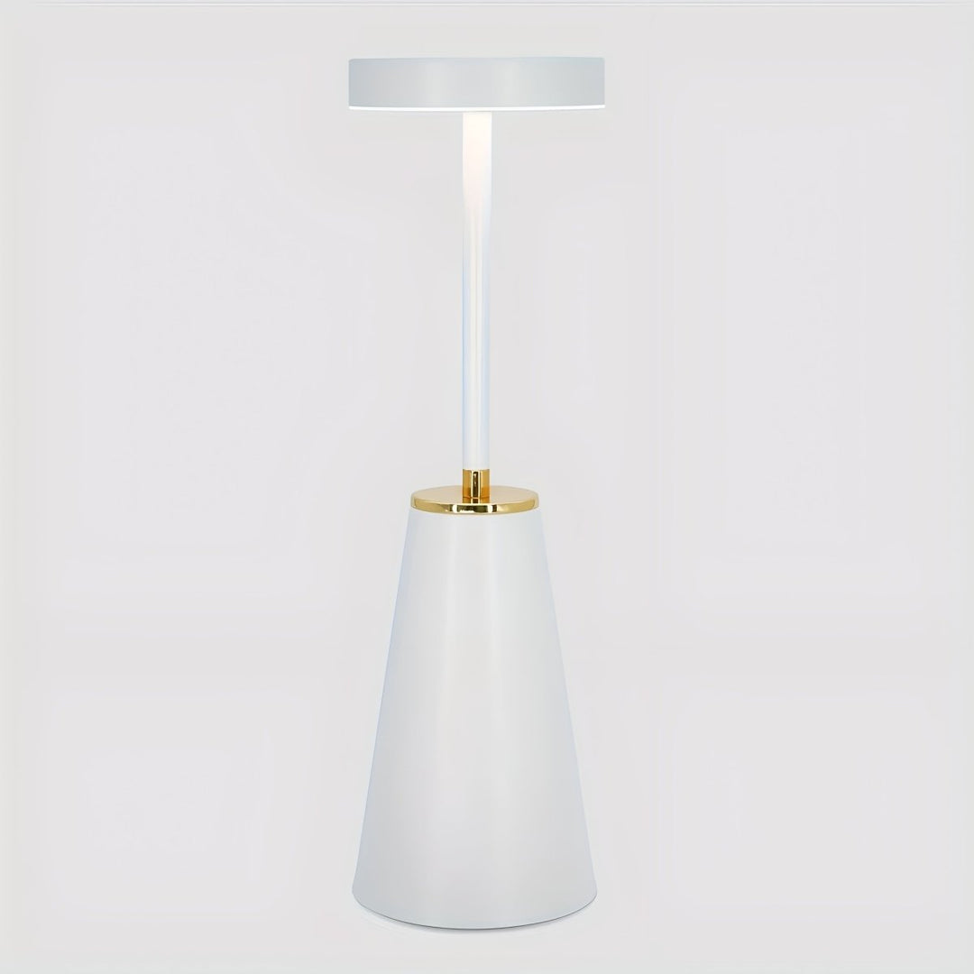 Die kabellose NIGHTBEAM Tischlampe: minimalistisch, dimmbar, LED, warmes und kühles Licht.