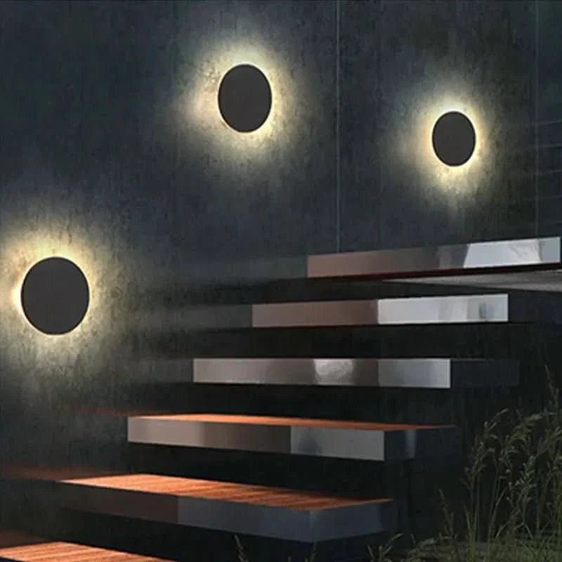 Zeitlose LED Wandleuchte, minimalistisches Design, perfekt für Terrassen & Eingangsbereiche am Haus.