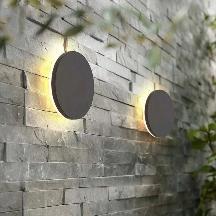 Energiesparende LED Außenlampe mit Bewegungssensor, anthrazit, für sichere Fassadenbeleuchtung.
