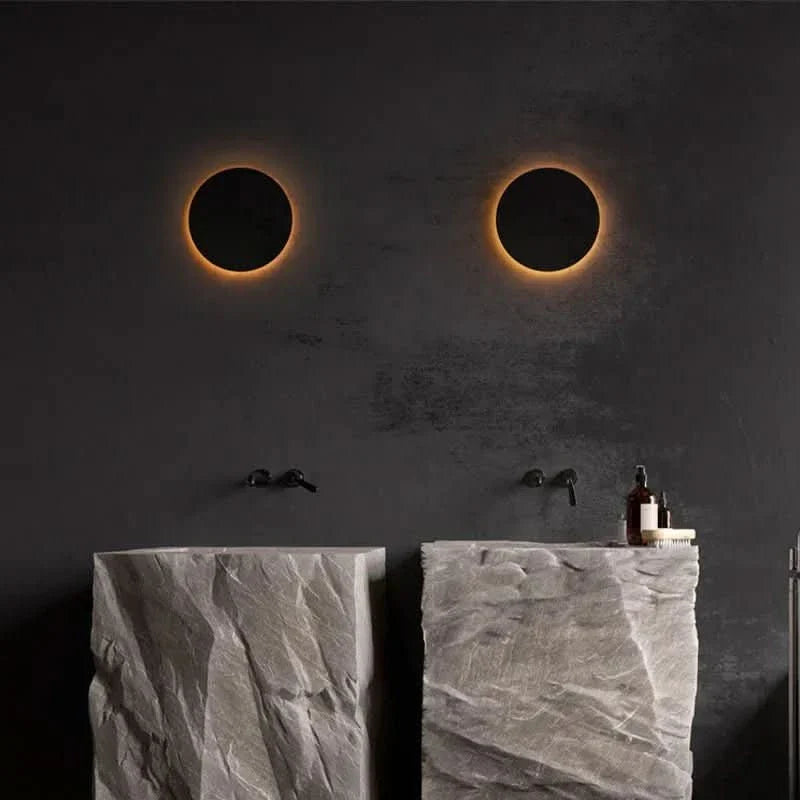 Schwarze LED Außenleuchte, wetterfest & modern, Up-Down-Lichteffekt für stilvolle Akzente an der Wand.