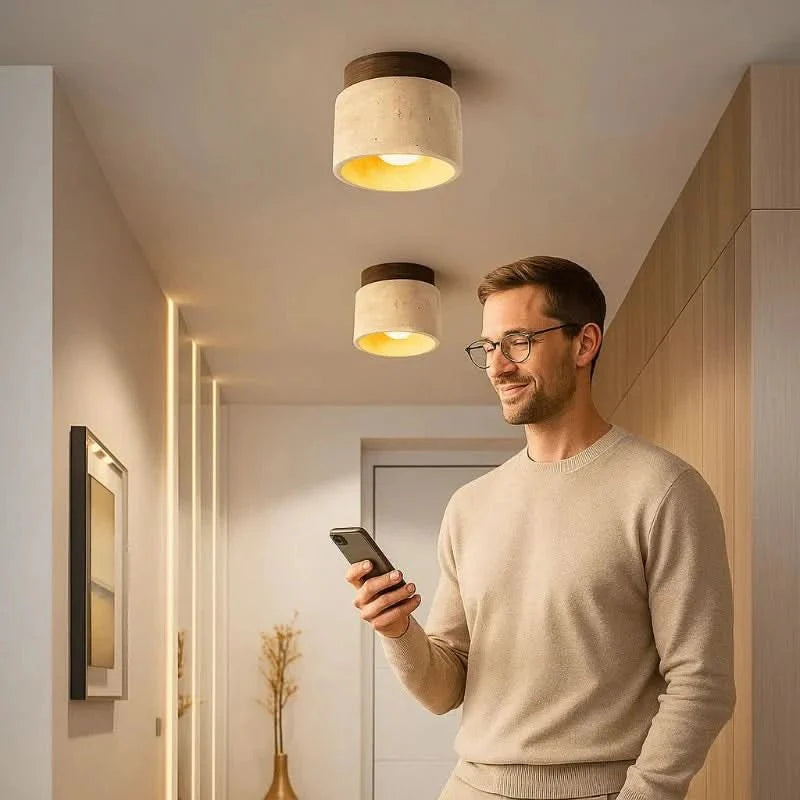 Minimalistische LED Deckenleuchte aus Naturholz, modernes Design, warmweißes Licht für Wohnzimmerambiente.