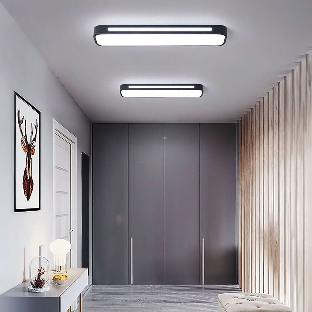 Minimalistische LED Deckenleuchte im nordischen Stil für helle, harmonische Wohnzimmerbeleuchtung.
