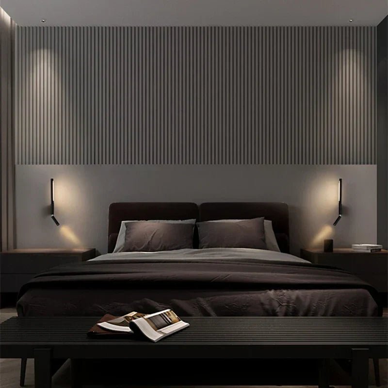 Warmweiße LED-Wandleuchte, minimalistisch, schafft gemütliche Ambientebeleuchtung für Schlafzimmer oder Wohnzimmer.
