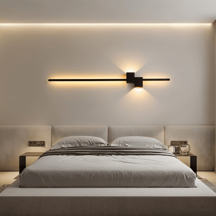 Minimalistische LED Wandleuchte. Modernes Design für indirekte Beleuchtung im Wohnzimmer.