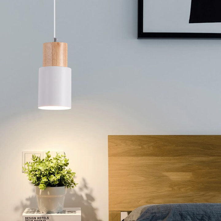 Detaillierte Ansicht einer minimalistischen LED-Zylinderlampe aus gebürstetem Aluminium.