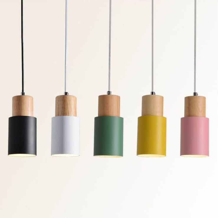 Moderne zylindrische Aluminium-Pendelleuchte, ideal für minimalistisches und skandinavisches Interieur.