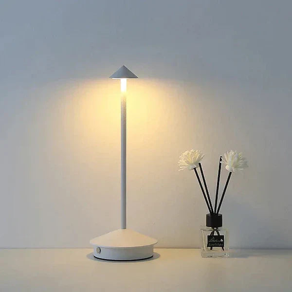 Tragbare LED-Nachttischlampe mit Akku, kabellos für sanfte Beleuchtung und entspannte Atmosphäre im Schlafzimmer.