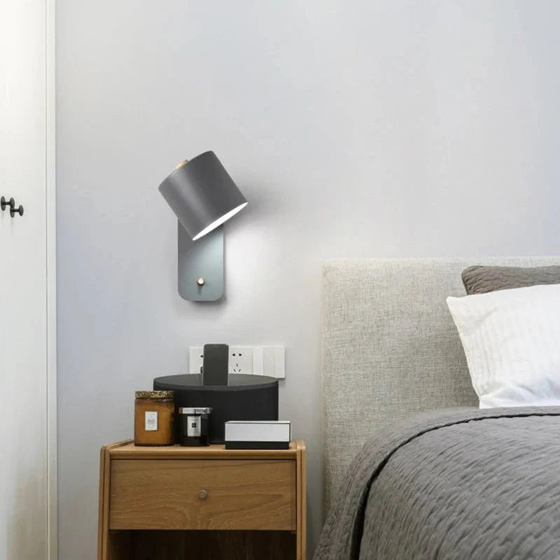 Moderne Stecker-Wandleuchte, minimalistisches Design, perfekt für Schlafzimmer oder Wohnzimmer.