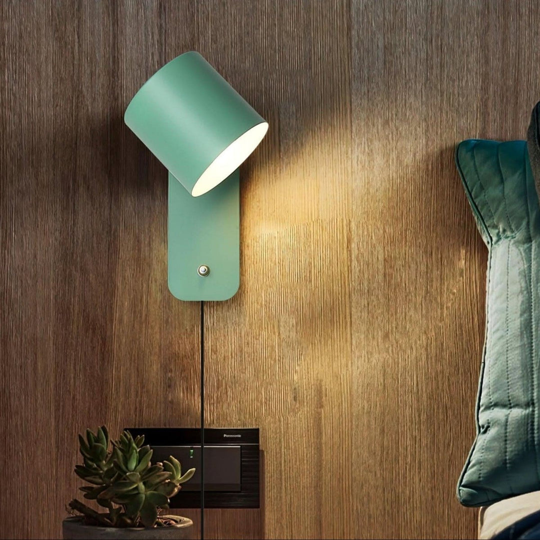 Elegante Wandlampe mit Stecker, flexibles Akzentlicht für stilvolle Innenbeleuchtung.