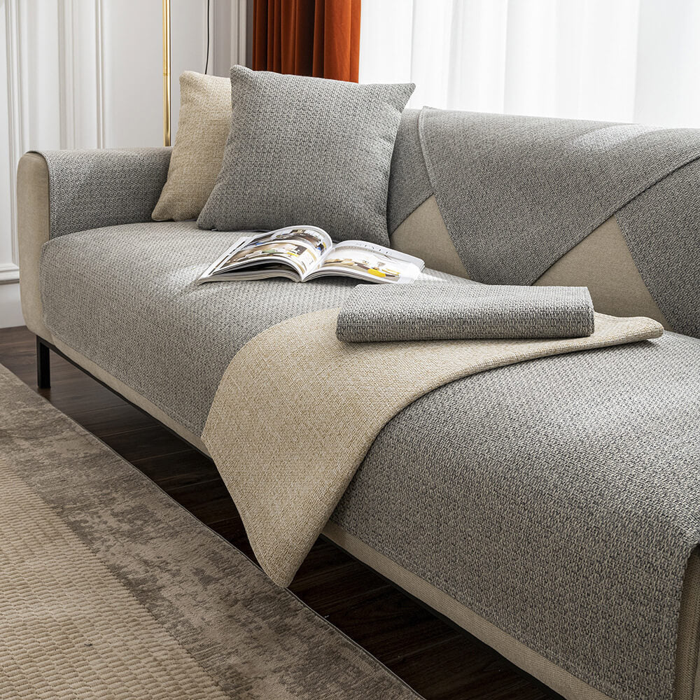 Eleganter Leinen-Couchbezug in sanftem Beige, schützt Ihre Möbel. Waschbar & strapazierfähig für den Alltag.