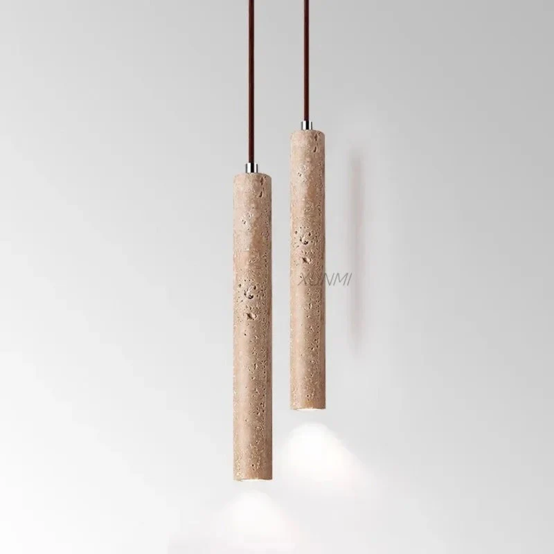 Minimalistischer Travertin LED Kronleuchter im Wabi-Sabi Stil für Wohn- oder Esszimmerbeleuchtung.
