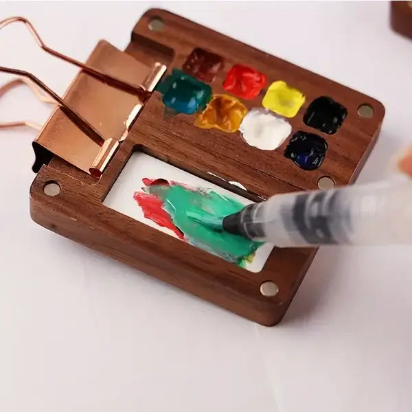 Kompaktes, mobiles 24-Farben Aquarell-Malset mit Pinsel, leicht zu transportieren für Malen unterwegs.