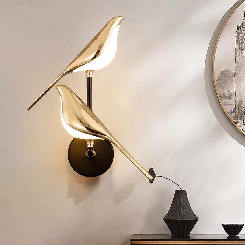 Design Wandleuchte Vogel, modern und dekorativ, ideal für Schlafzimmer oder Flur Ambiente.