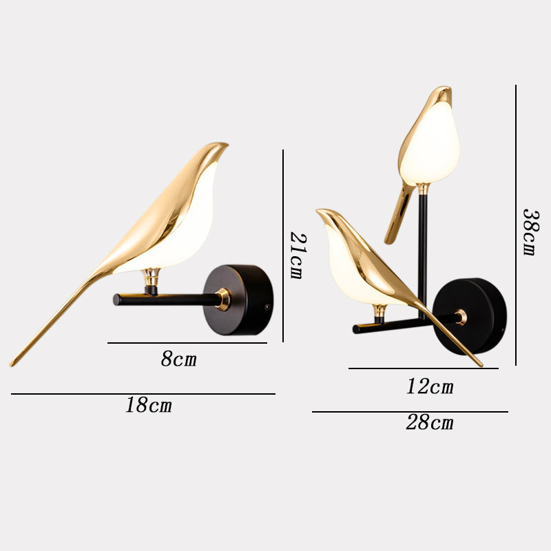 Goldene Vogel Wandlampe, moderne LED-Beleuchtung für ein besonderes Ambiente im Schlafzimmer.