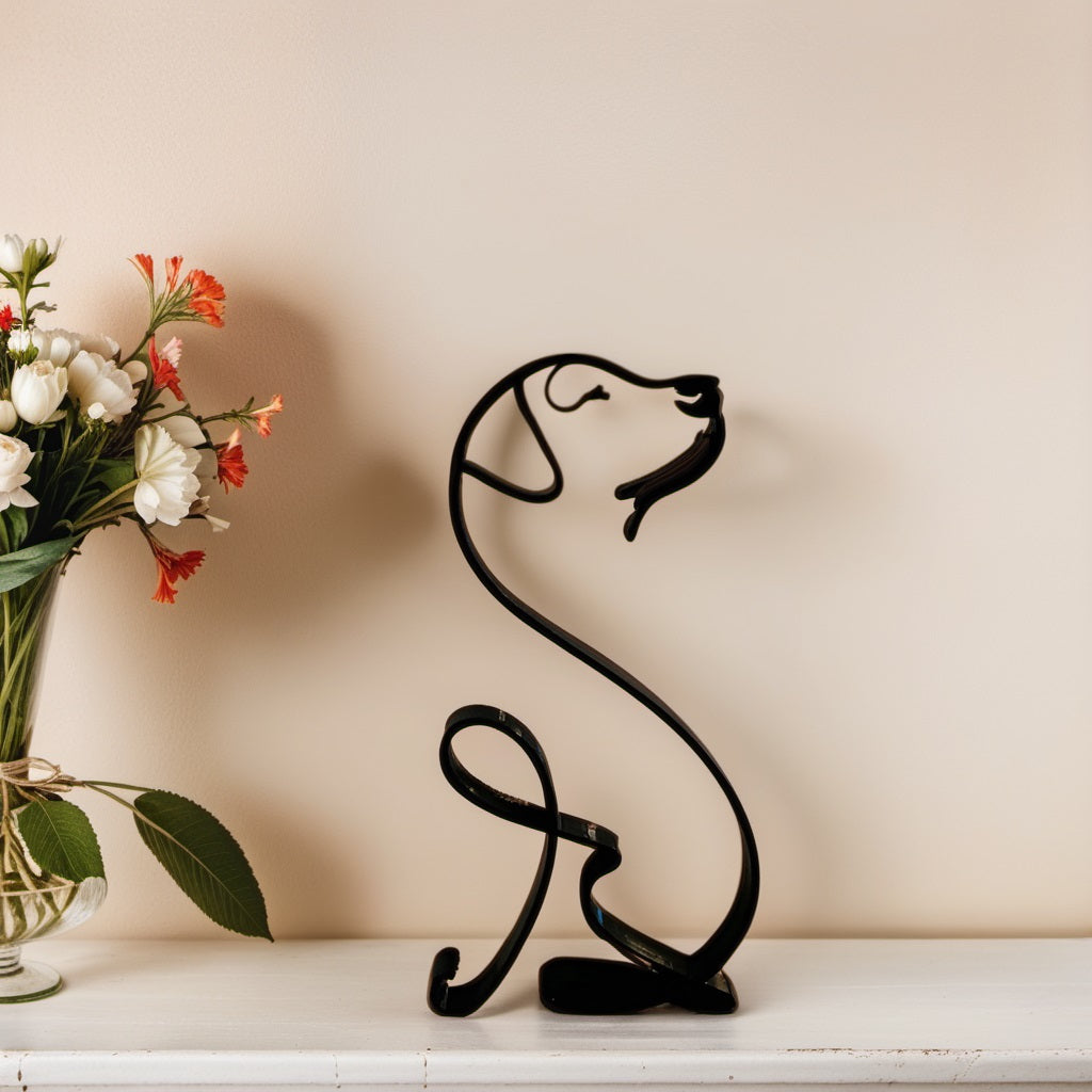 Abstrakte Hundefigur aus Metall, glänzend, ein Statement für Kunstliebhaber.