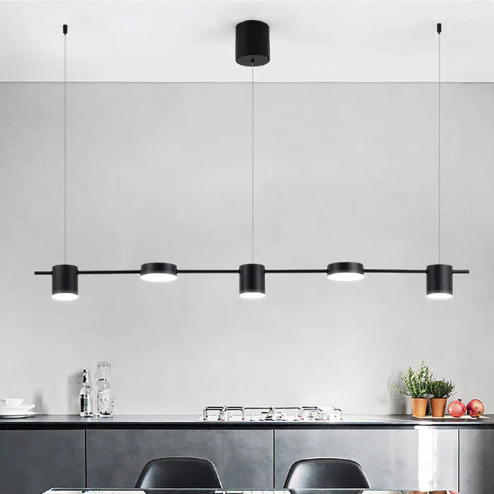Elegante moderne Pendelleuchte aus Aluminium für zeitgemäße Innenbeleuchtung.