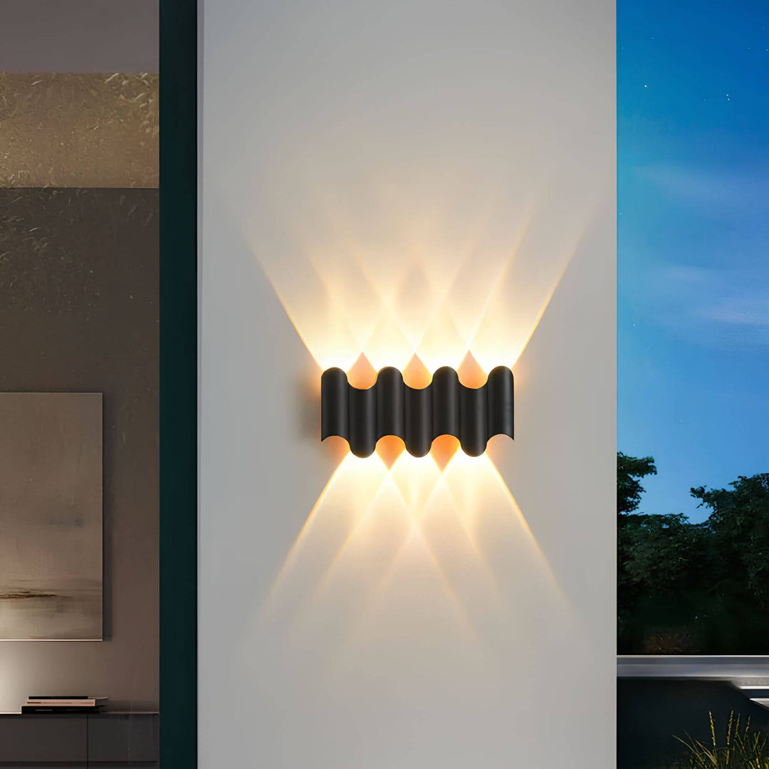 Dunkelgraue Aluminium-Designleuchte für den Außenbereich. Moderne LED-Wandlampe für Garten, Balkon oder Terrasse.