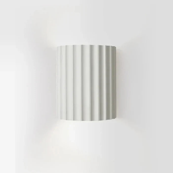 Moderne ArtisticWave Wandlampe mit Wellen Design, stilvolle LED Beleuchtung für Innenbereiche.