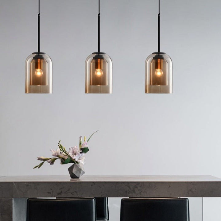 Stilvolle Glaslampe AuraGlas, doppelwandig rauchgrau, perfekt als moderne Wohnzimmer- & Esszimmer-Deckenleuchte.