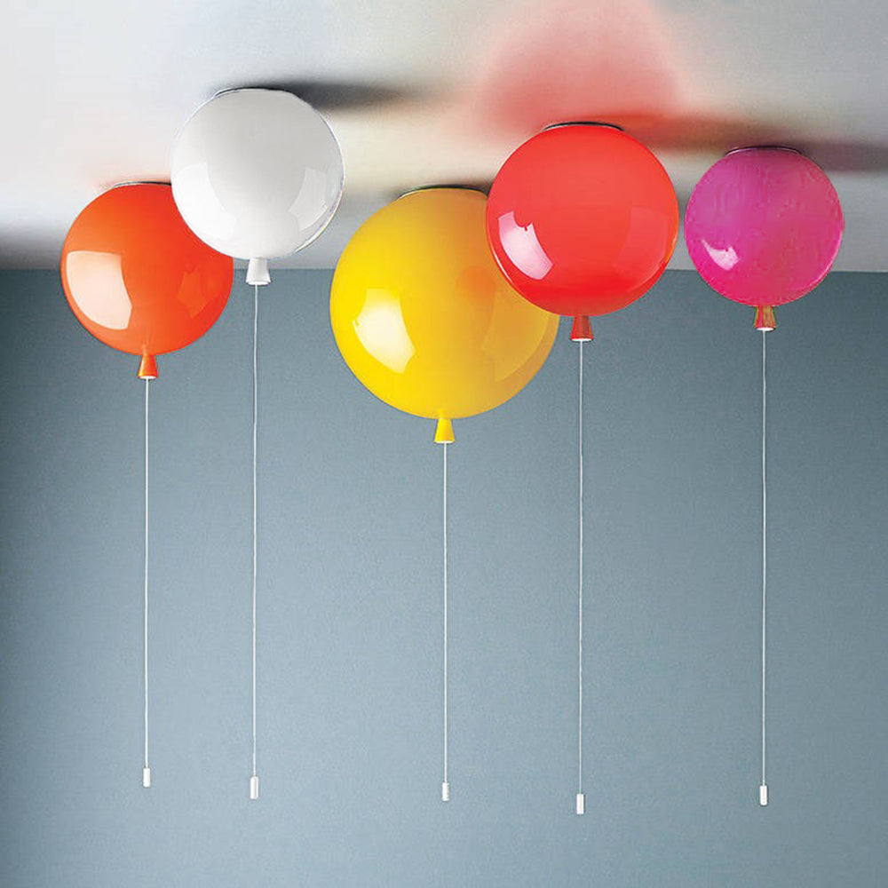 AuraLite Ballon-Deckenlampe, modern, warmweißes LED-Licht, perfekt für Kinder- und Schlafzimmer.