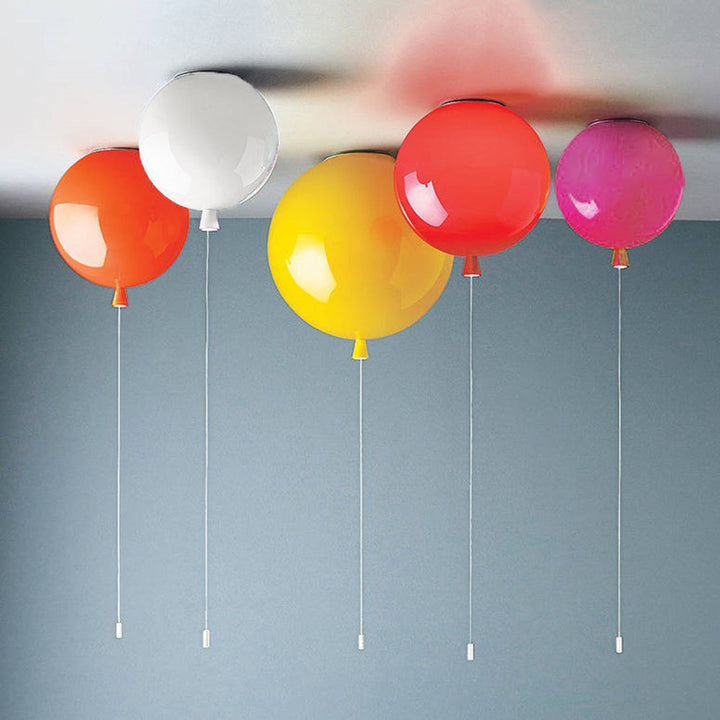 AuraLite Ballon-Deckenlampe, modern, warmweißes LED-Licht, perfekt für Kinder- und Schlafzimmer.