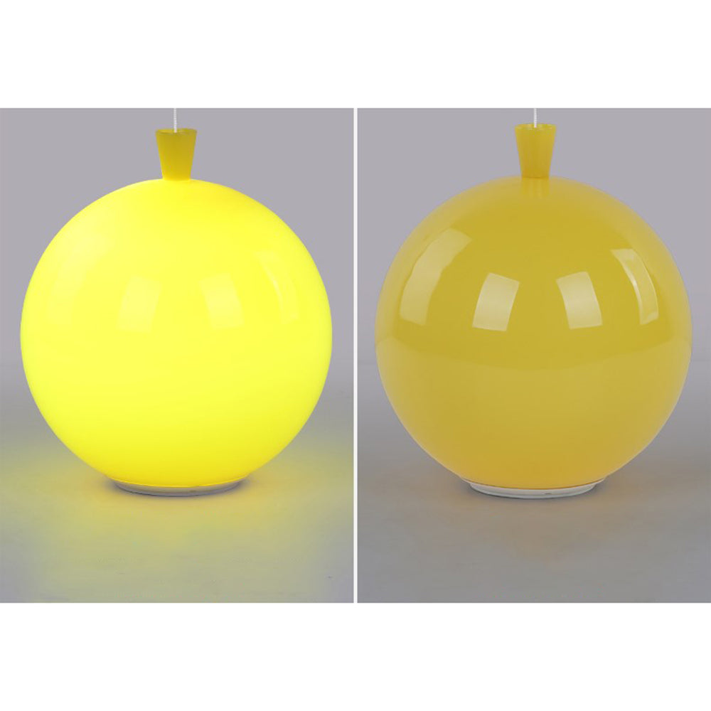 Kompakte AuraLite LED-Lampe, Ballonform, warmweiß, moderne Beleuchtung für Wohnzimmer.
