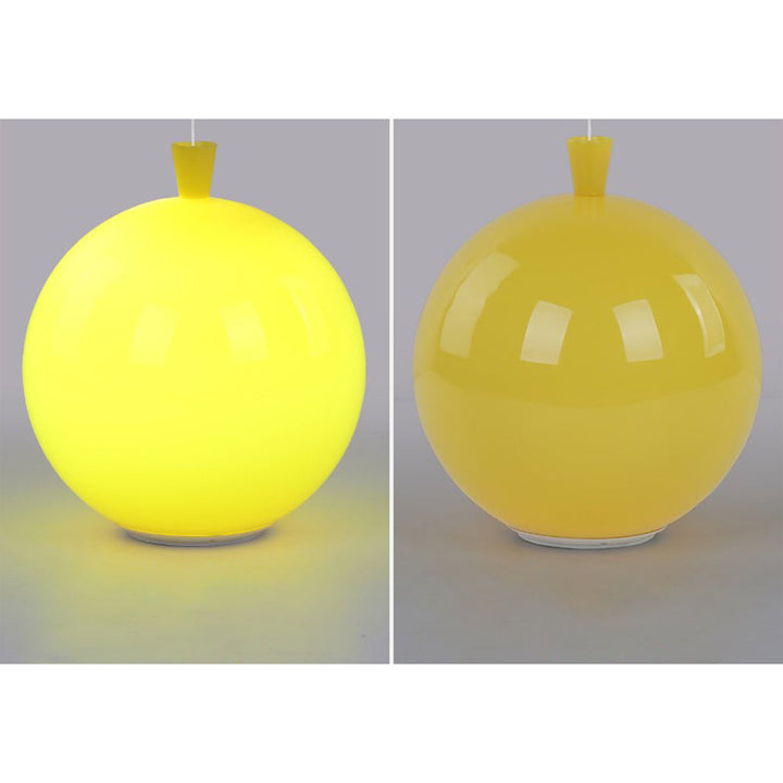 Kompakte AuraLite LED-Lampe, Ballonform, warmweiß, moderne Beleuchtung für Wohnzimmer.
