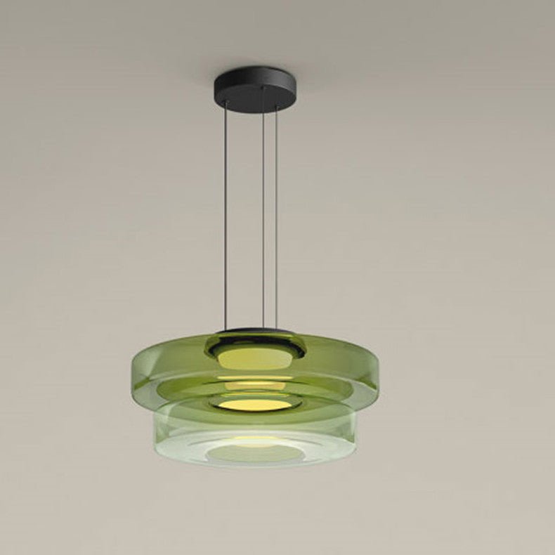 Schlafzimmerlampe AuroraSphere. Ruhiges Licht durch eine moderne Glas-Pendelleuchte im Bauhaus-Stil.