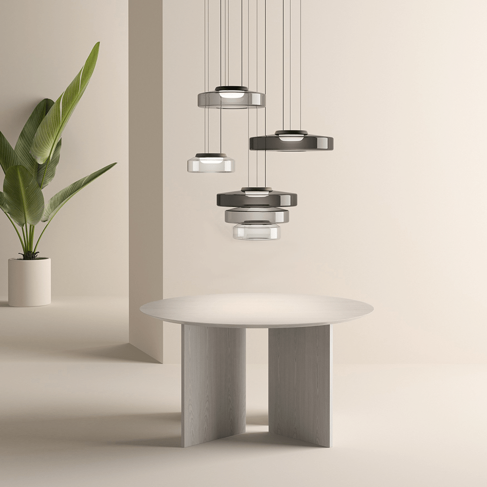 Hängeleuchte AuroraSphere: Moderner Bauhaus-Stil trifft auf transparentes Glas und LED Technik.