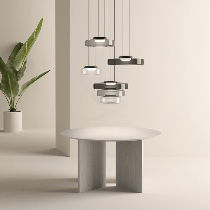 Hängeleuchte AuroraSphere: Moderner Bauhaus-Stil trifft auf transparentes Glas und LED Technik.