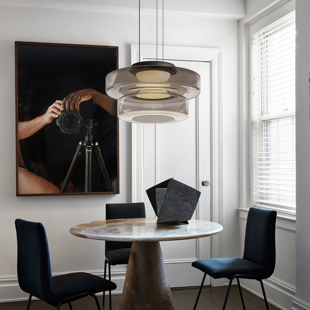Vielseitige Hängeleuchte AuroraSphere. Passt perfekt in Wohnzimmer, Küche oder Esszimmer. Bauhaus-Stil.