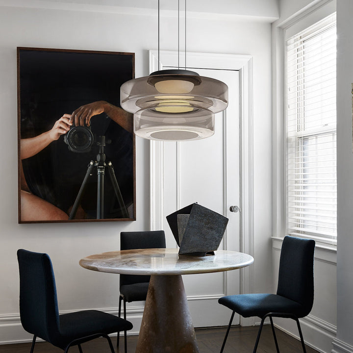 Vielseitige Hängeleuchte AuroraSphere. Passt perfekt in Wohnzimmer, Küche oder Esszimmer. Bauhaus-Stil.